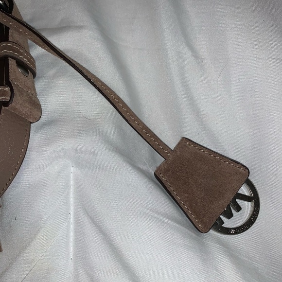 Michael Kors Medium Suede Billy Shoulder Bag - Picture 5 of 6